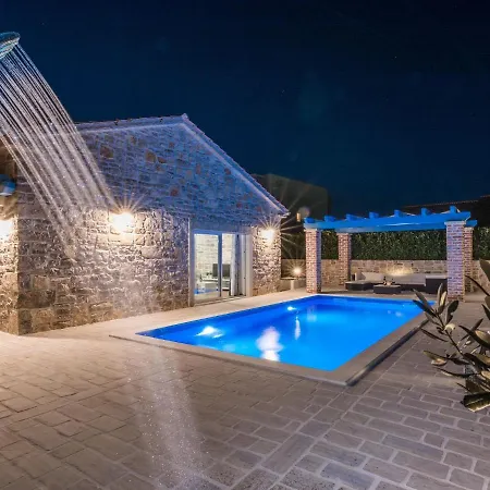 Modern In Suko An With Private Swimming Pool * Sukosan