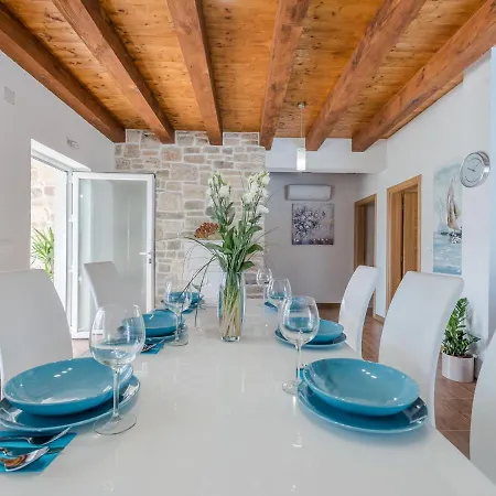 Private Pool In Suko An