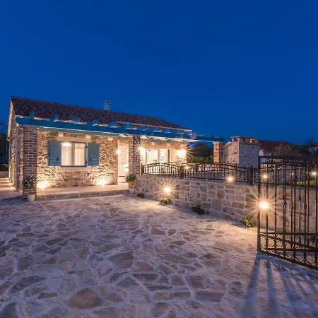 Willa Private Pool In Suko An Sukošan