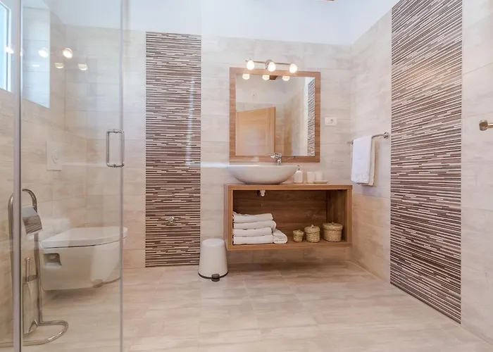 Private Pool In Suko An