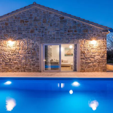 Modern In Suko An With Private Swimming Pool *