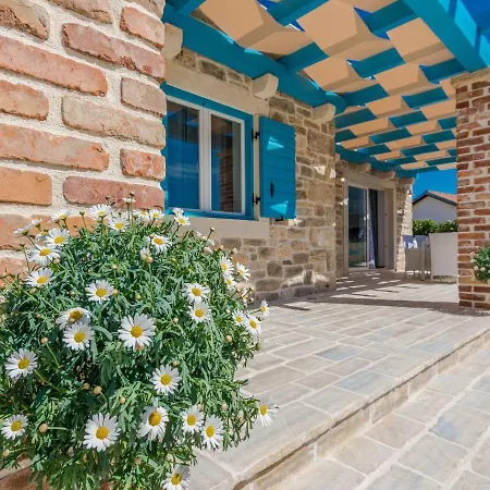 Modern In Suko An With Private Swimming Pool Sukosan